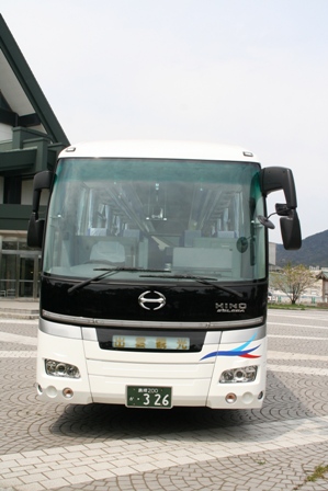 バス正面